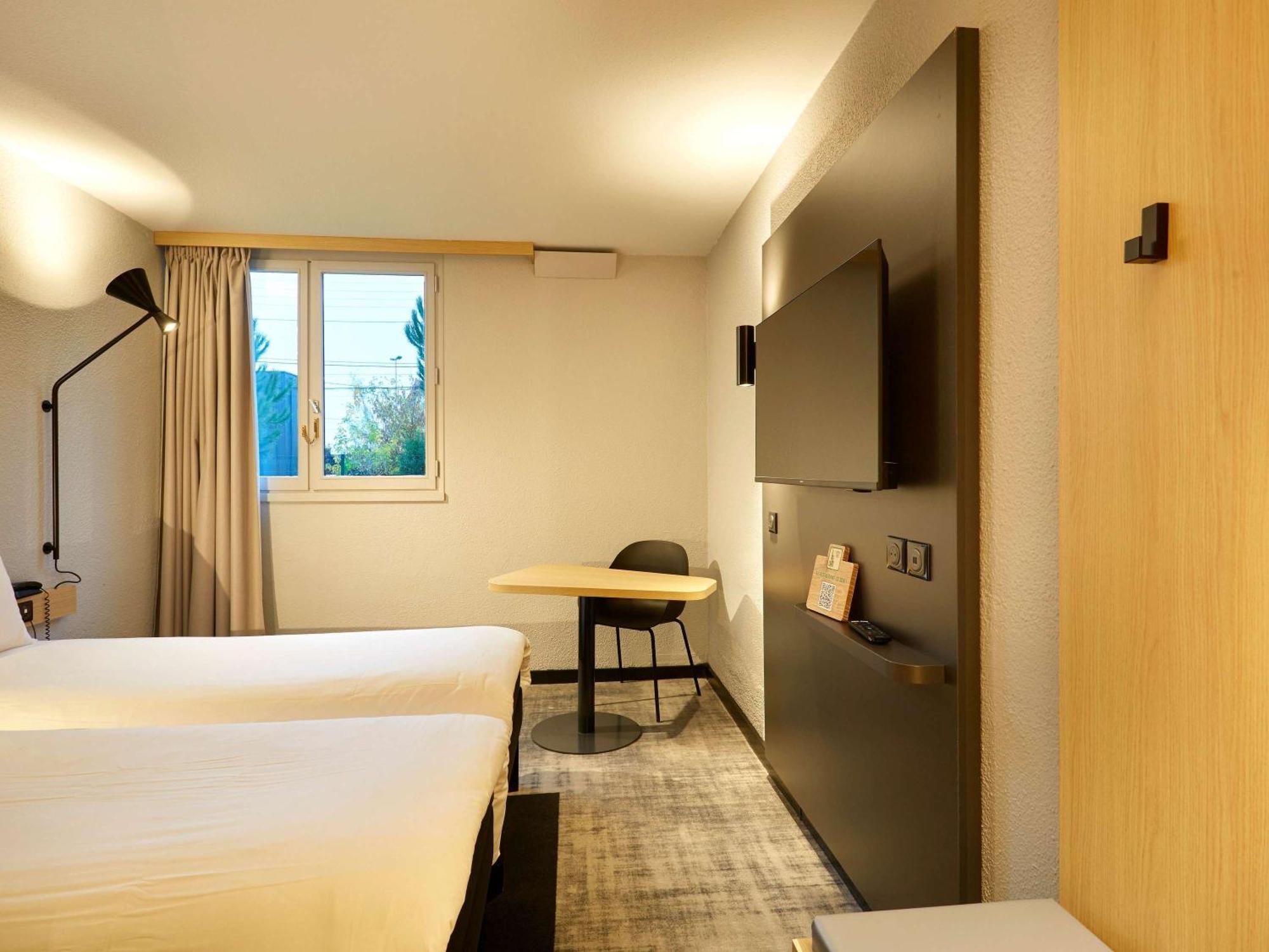 ไอบิส เลอ ม็อง เอสต์ ปงลิเยอ Hotel เลอม็องส์ ภายนอก รูปภาพ